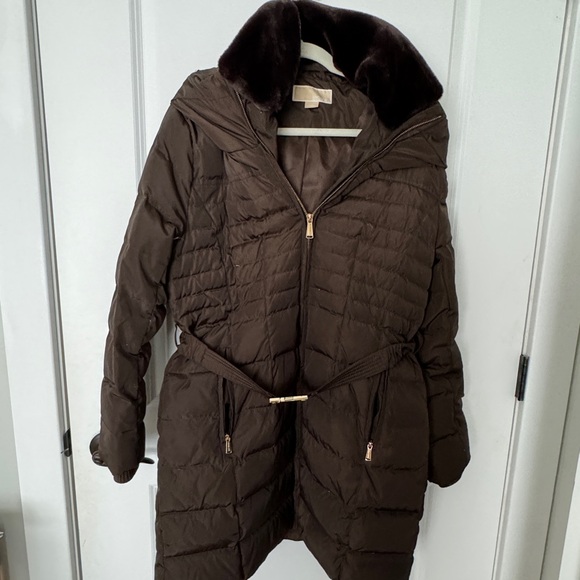 Michael Kors Long Heavy winter coat with faux fur collar and belt Brown sz Large - Picture 1 of 7